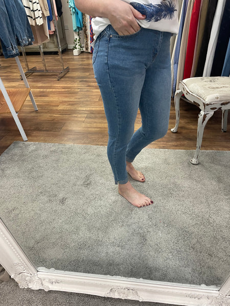 Kiera Jeans Ankle Grazer Style Diamante Detail Size 8-16